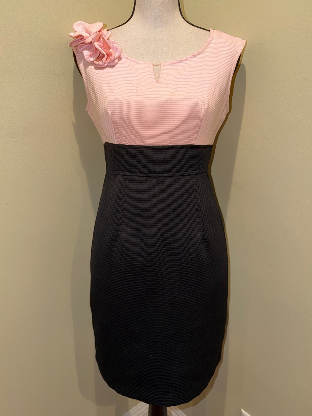 Studio One Pink Pleated Floral Applique Black Sheath Dress Size 4P
